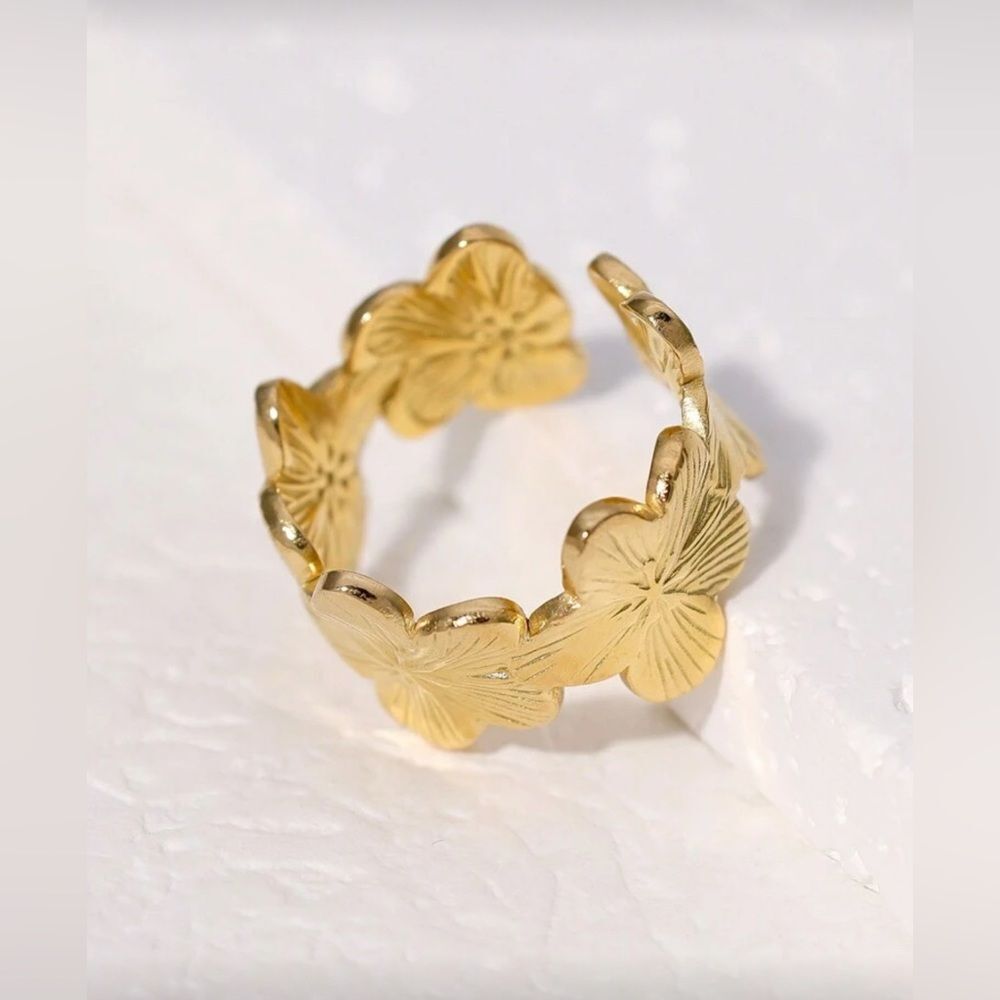 Floral Ring Q462